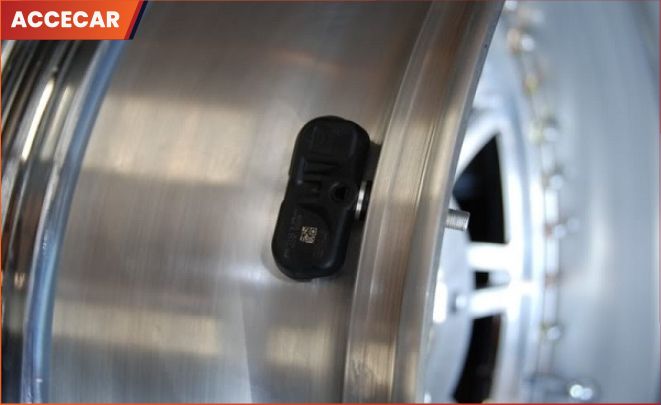 Hướng dẫn cách lắp cảm biến áp suất lốp chi tiết từ A-Z 12 Thay van cũ bằng van cảm biến TPMS