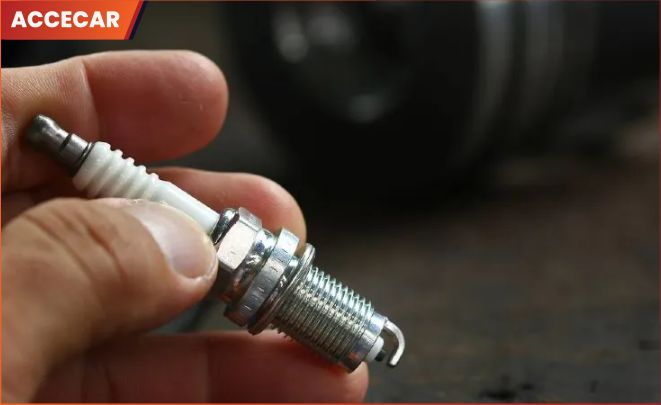 Hướng dẫn cách đập vỡ kính ô tô trong trường hợp khẩn cấp 8 Cách đạp vỡ kính ô tô bằng bugi xe máy