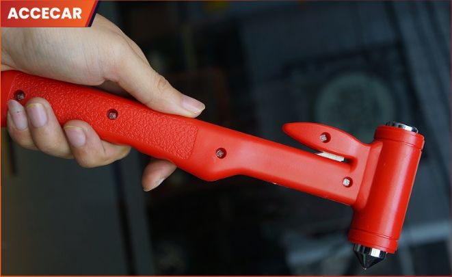 Hướng dẫn cách đập vỡ kính ô tô trong trường hợp khẩn cấp 6 Sử dụng búa thoát hiểm chuyên dụng